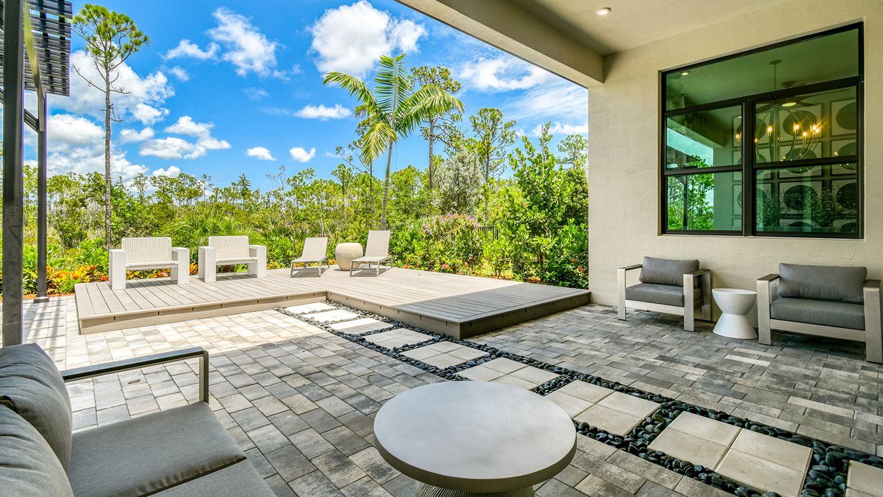 Riley Model | Lanai and Backyard