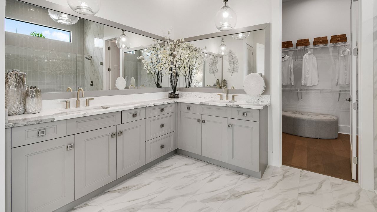 Riley Model | Owner's Bath