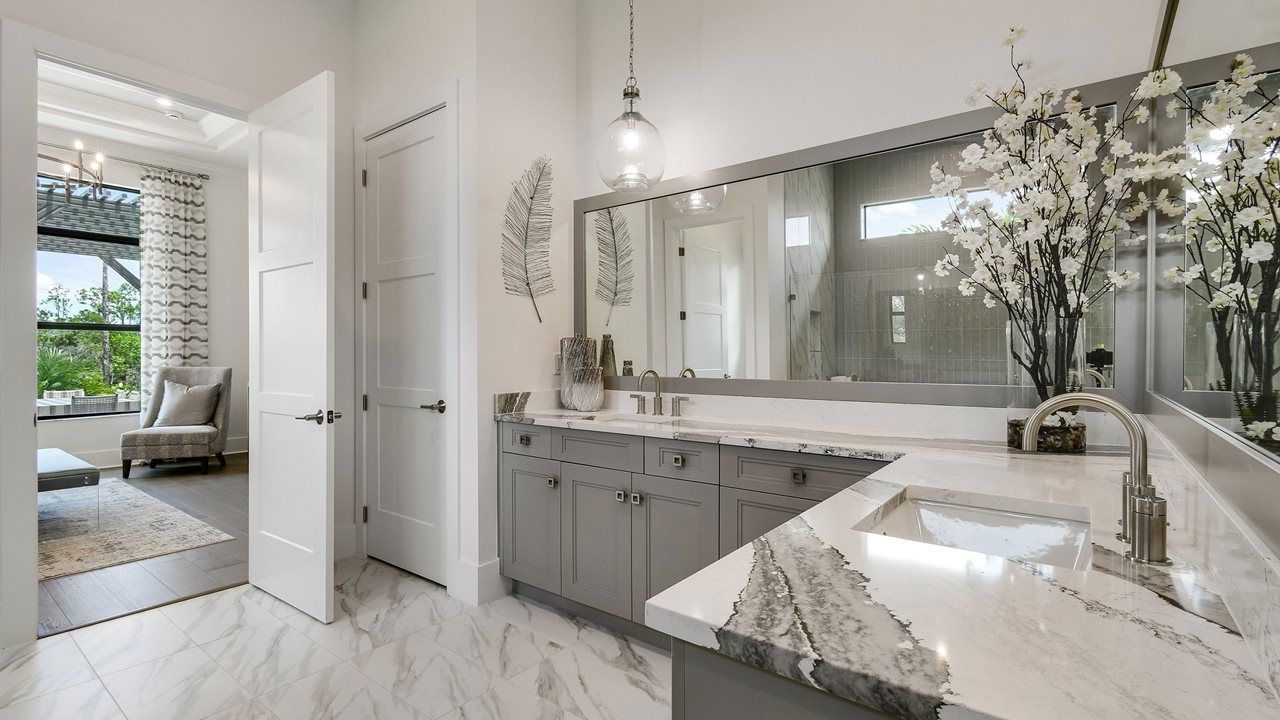 Riley Model | Owner's Bath