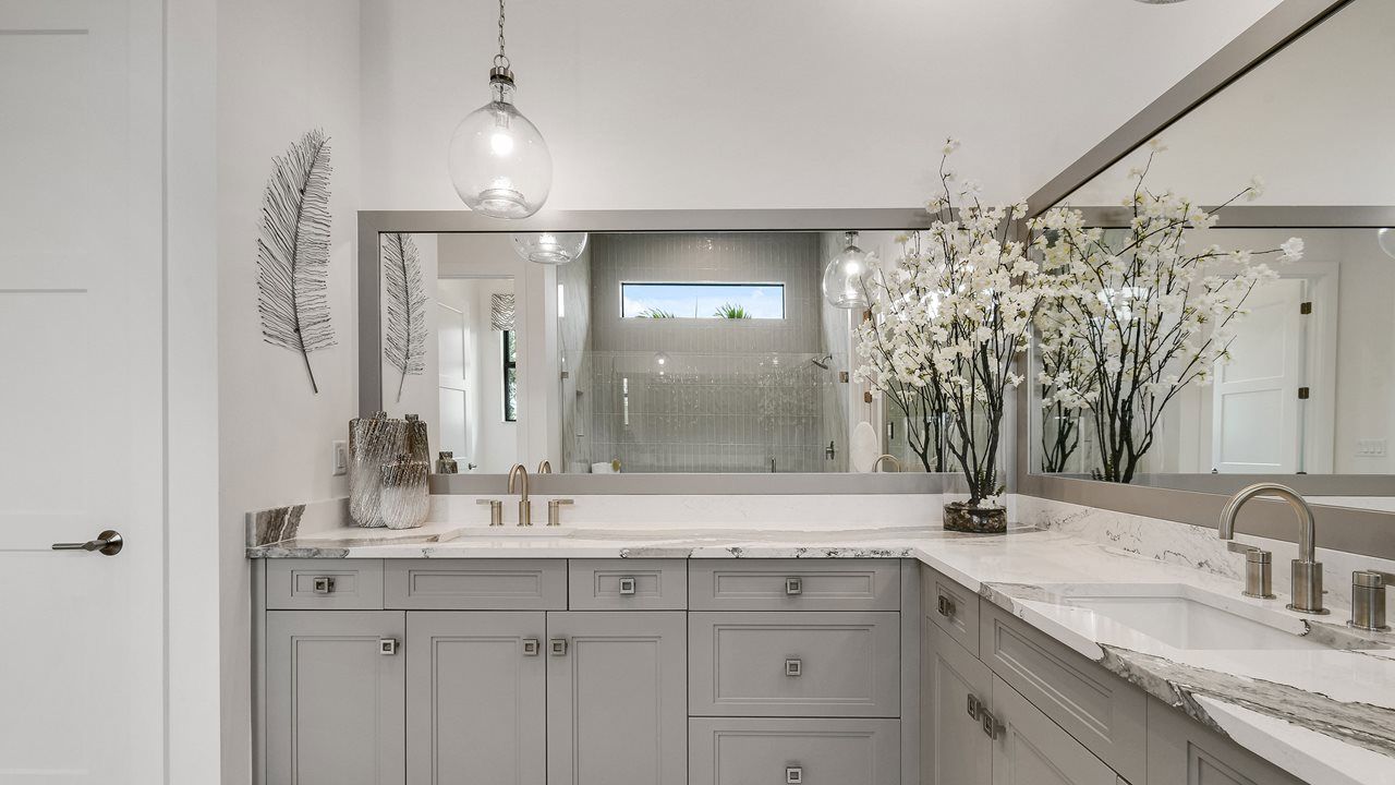 Riley Model | Owner's Bath