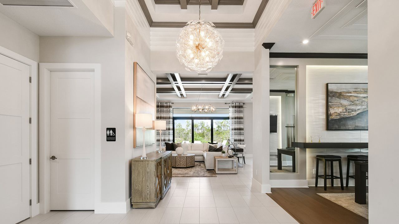 Riley Model | Foyer