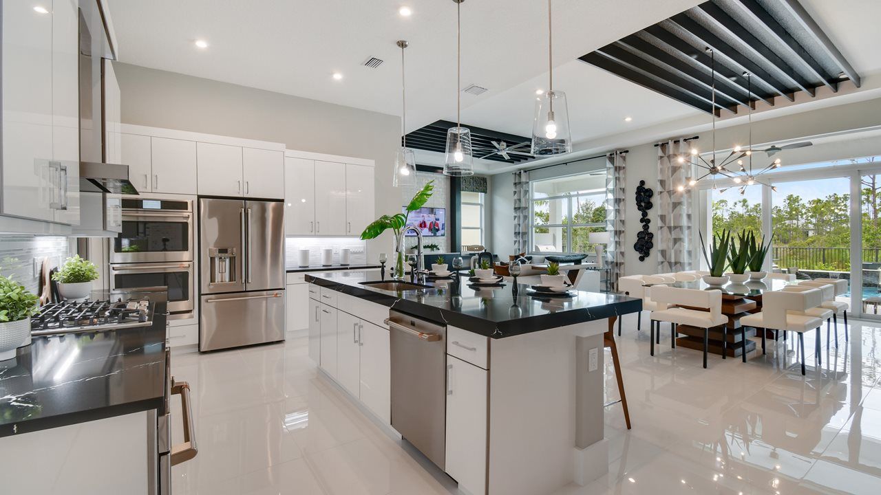 Paige Model | Island kitchen