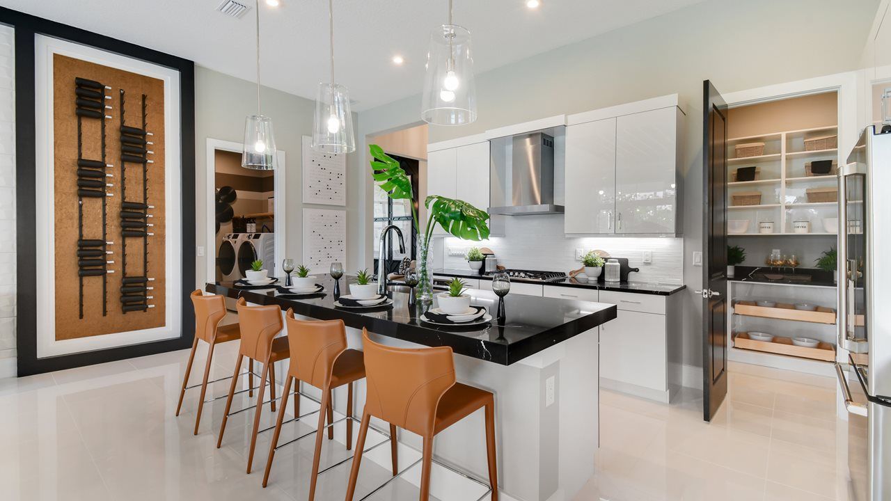 Paige Model | Island kitchen