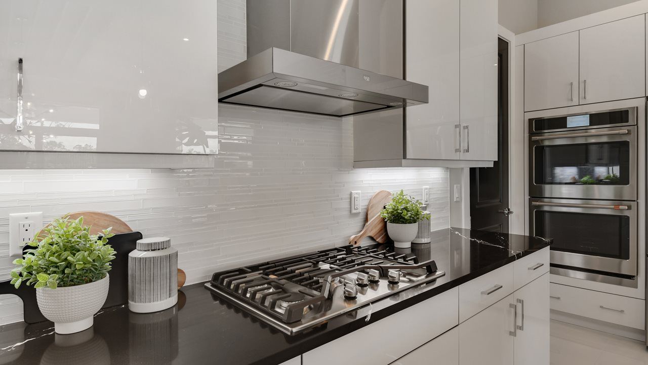 Paige Model | Island kitchen