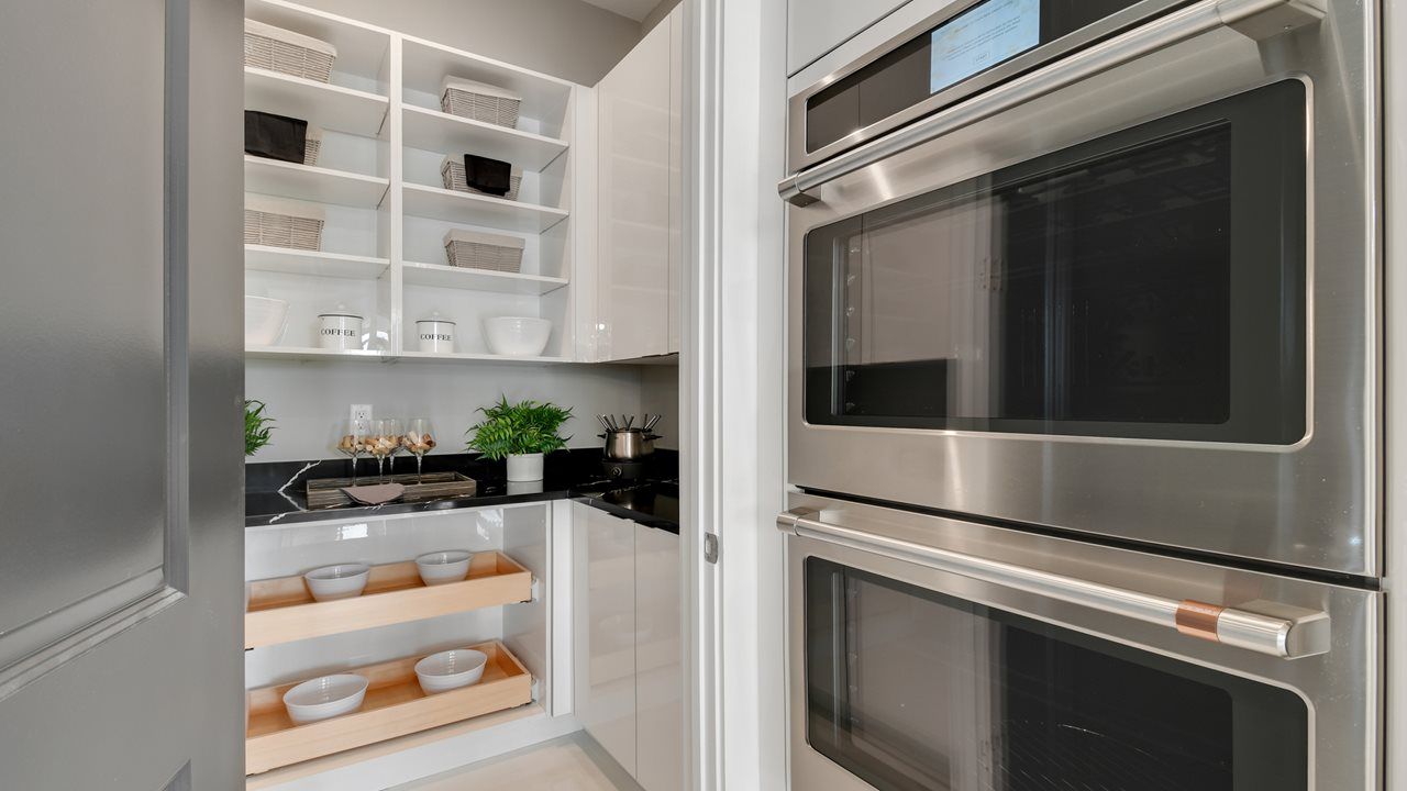 Paige Model | Island kitchen