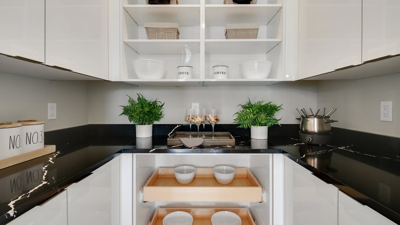 Paige Model | Island kitchen