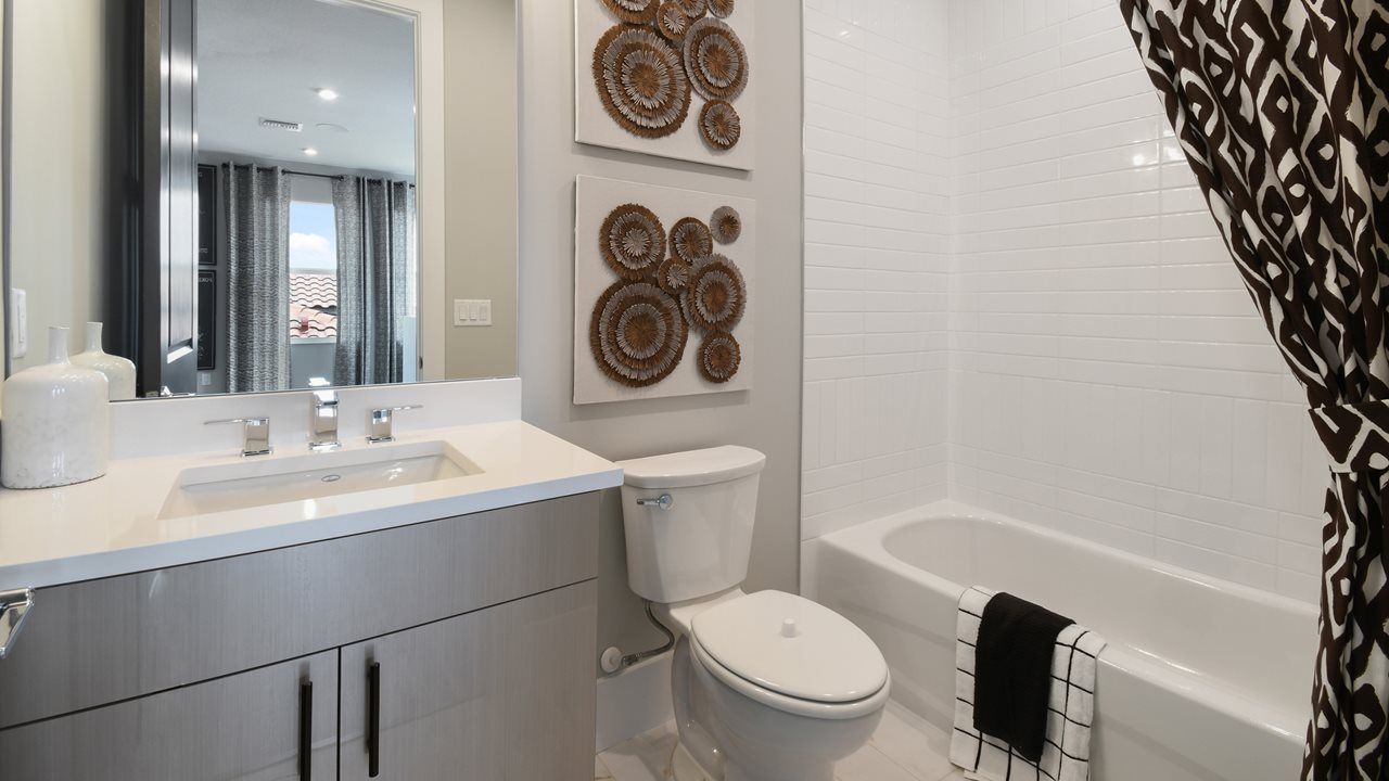 Paige Model | Bonus Room Bath