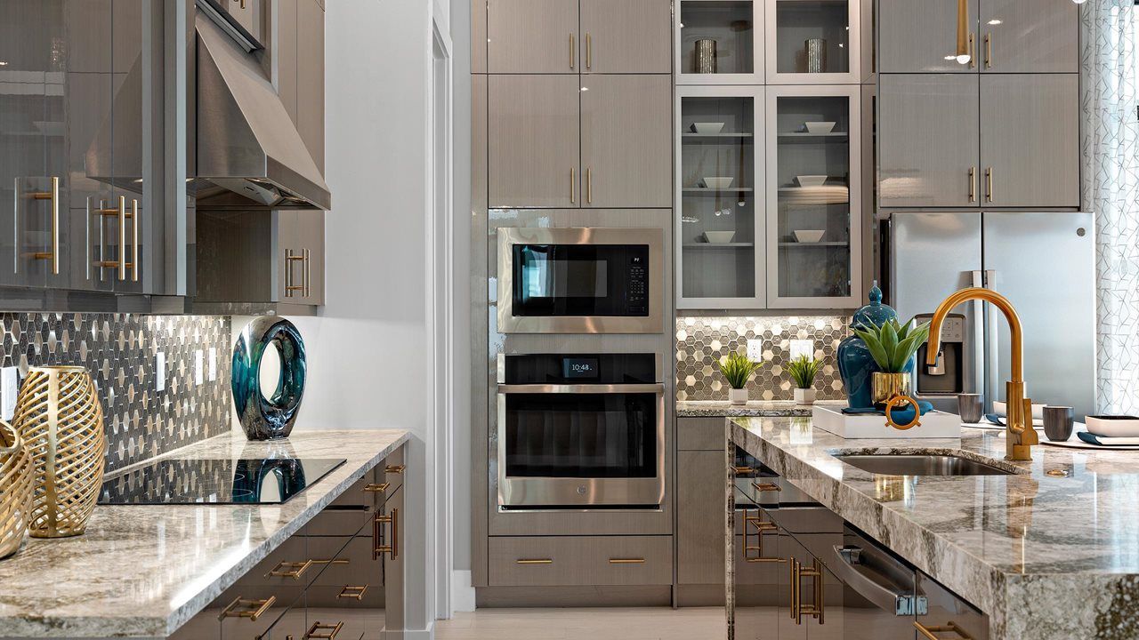 Leslie Model | Island Kitchen