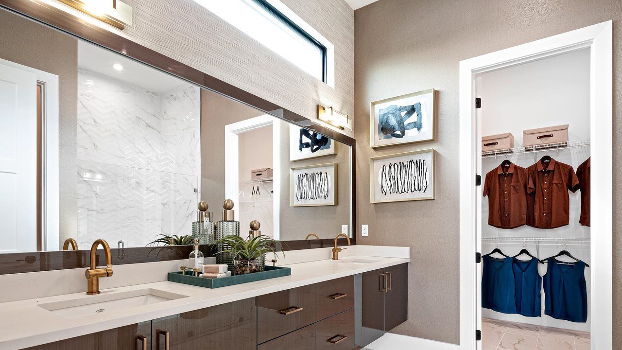 Leslie Model | Owner's Bath