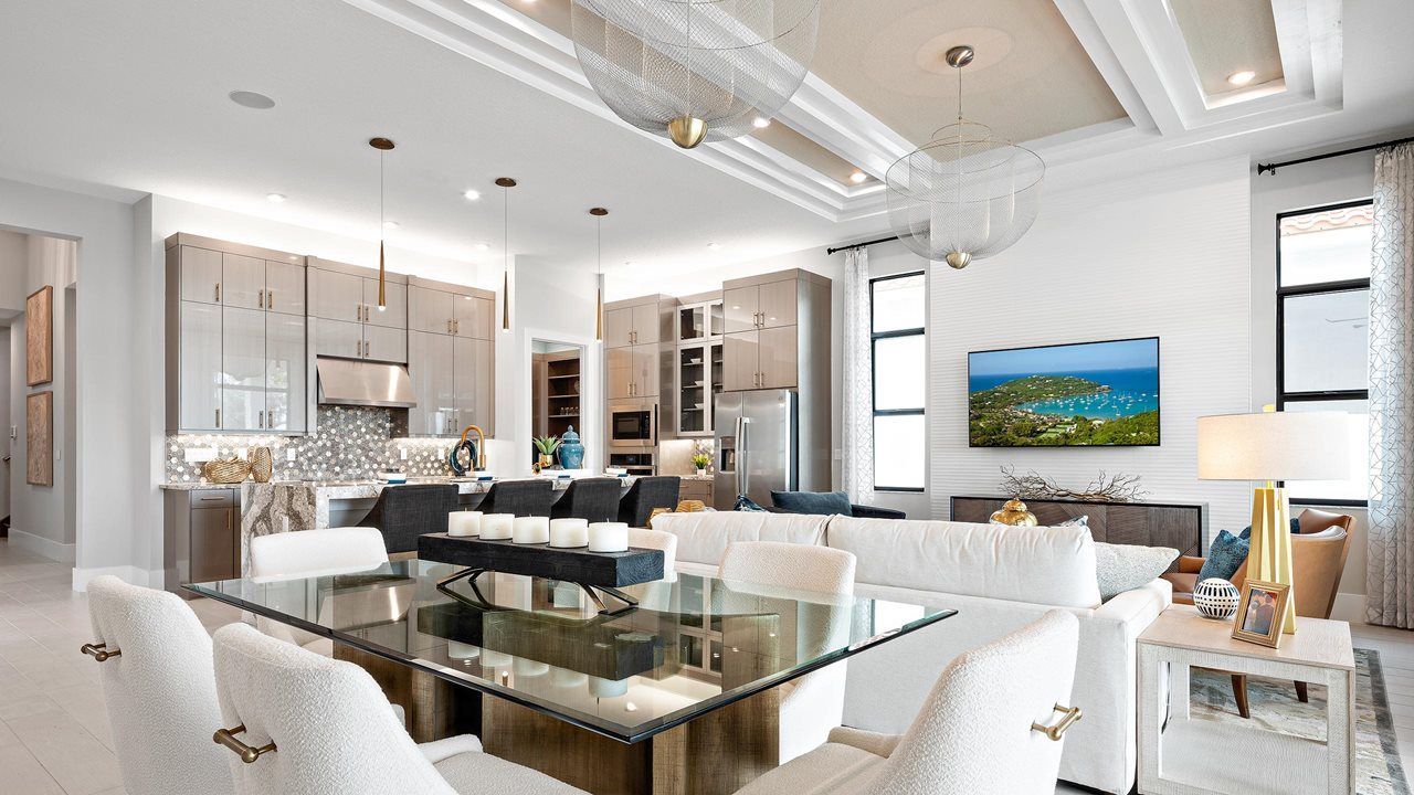 Leslie Model | Main Living