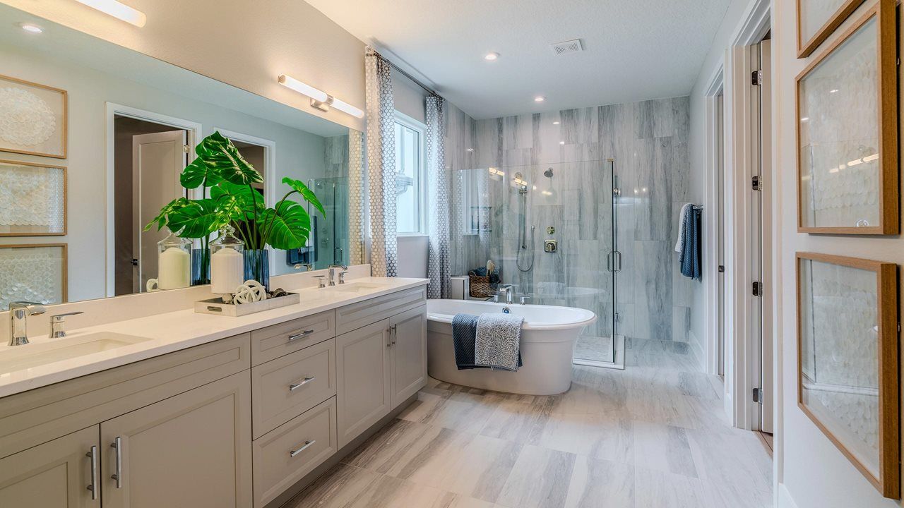 Sarah Model | Owner's Bath