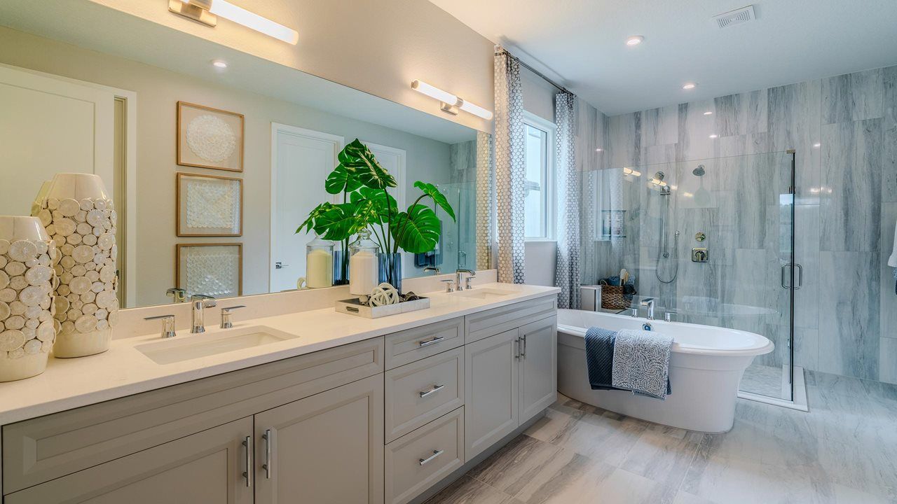 Sarah Model | Owner's Bath