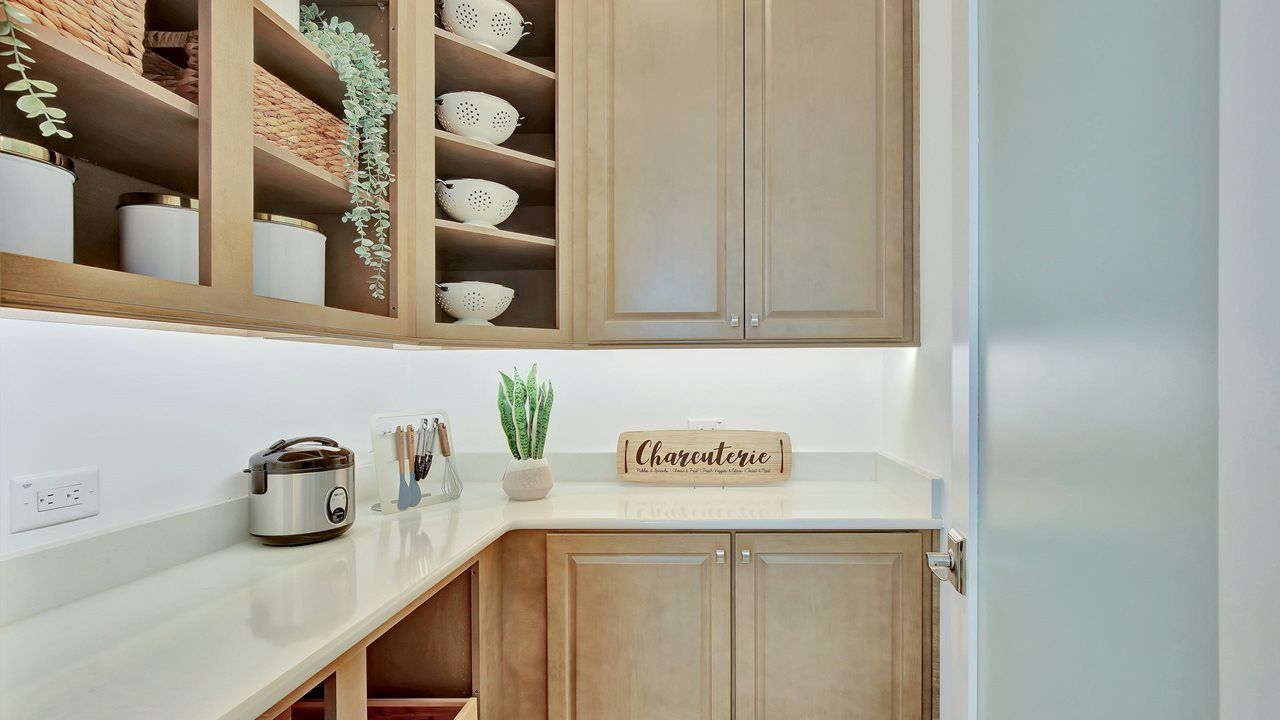 Sydney Model | Pantry