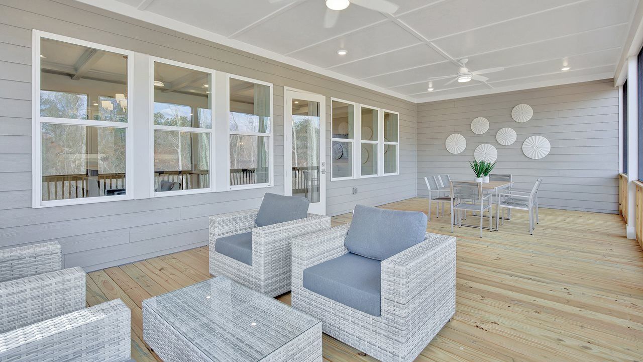 Sydney Model | Lanai