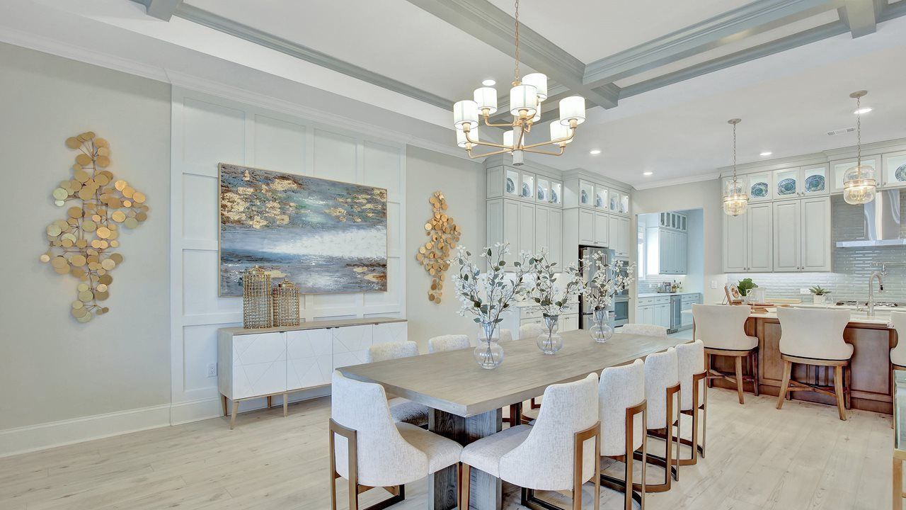 Sydney Model | Dining