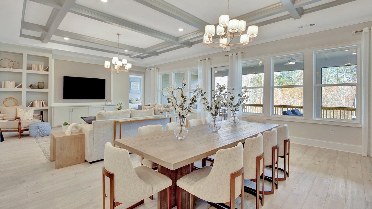 Sydney Model | Dining