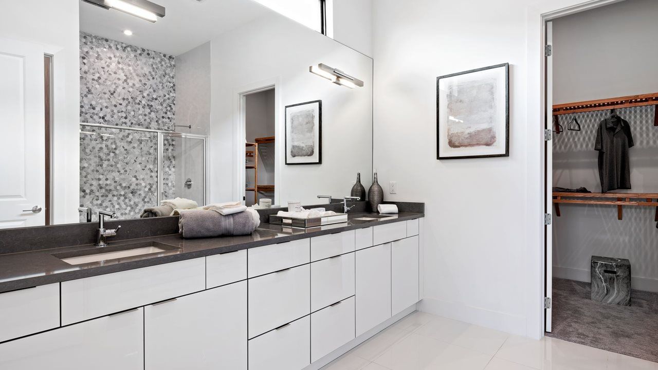 Julia Model | Owner's Bath