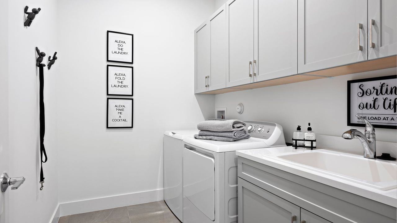 Julia Model | Laundry