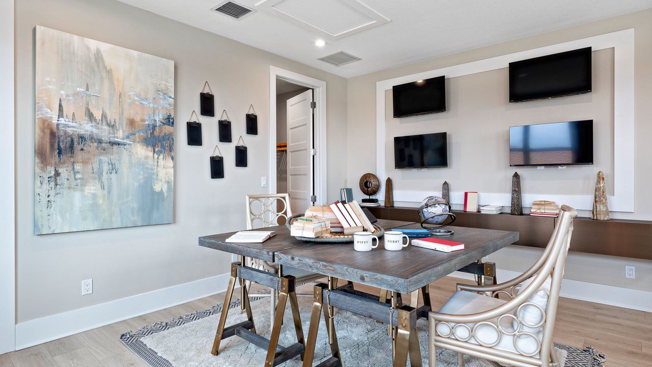 Lilia Model | Bonus Room