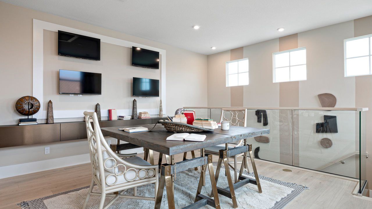 Lilia Model | Bonus Room