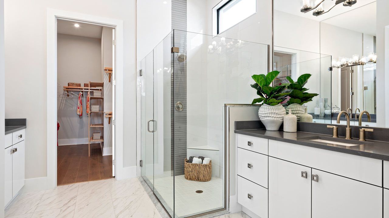 Madison Model | Owner's Bath