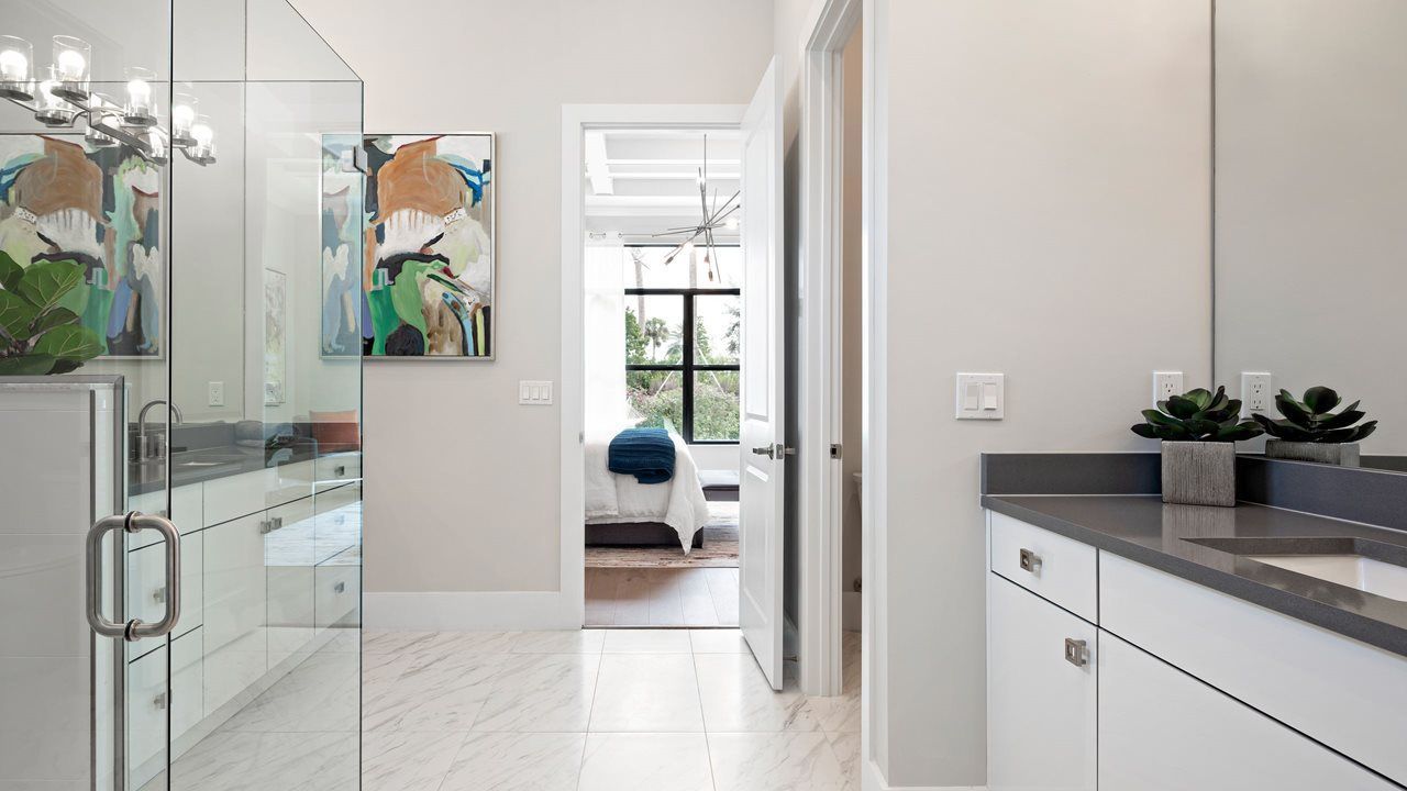 Madison Model | Owner's Bath