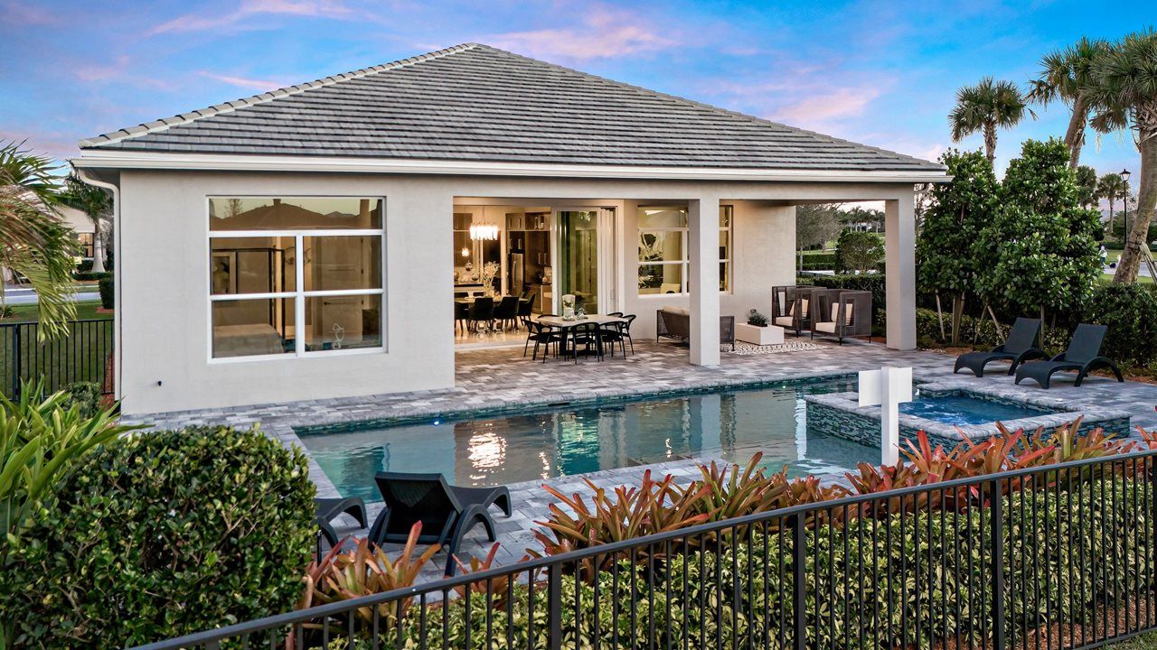 Paige Model | Rear Exterior