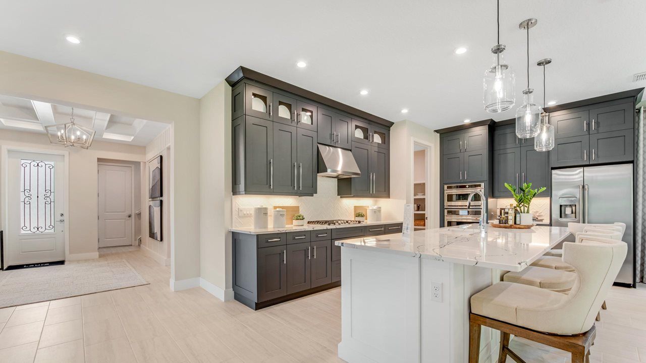 Laura Model | Island Kitchen