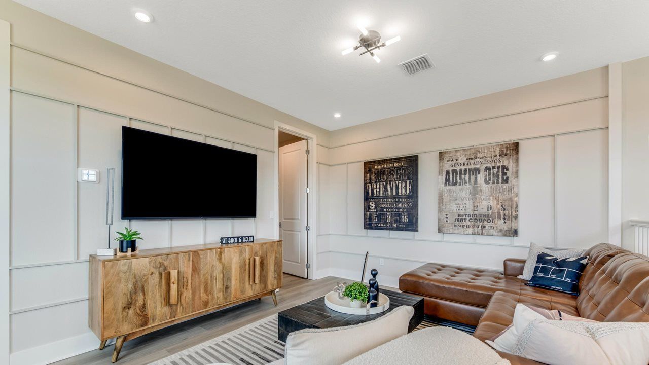 Laura Model | Bonus Room