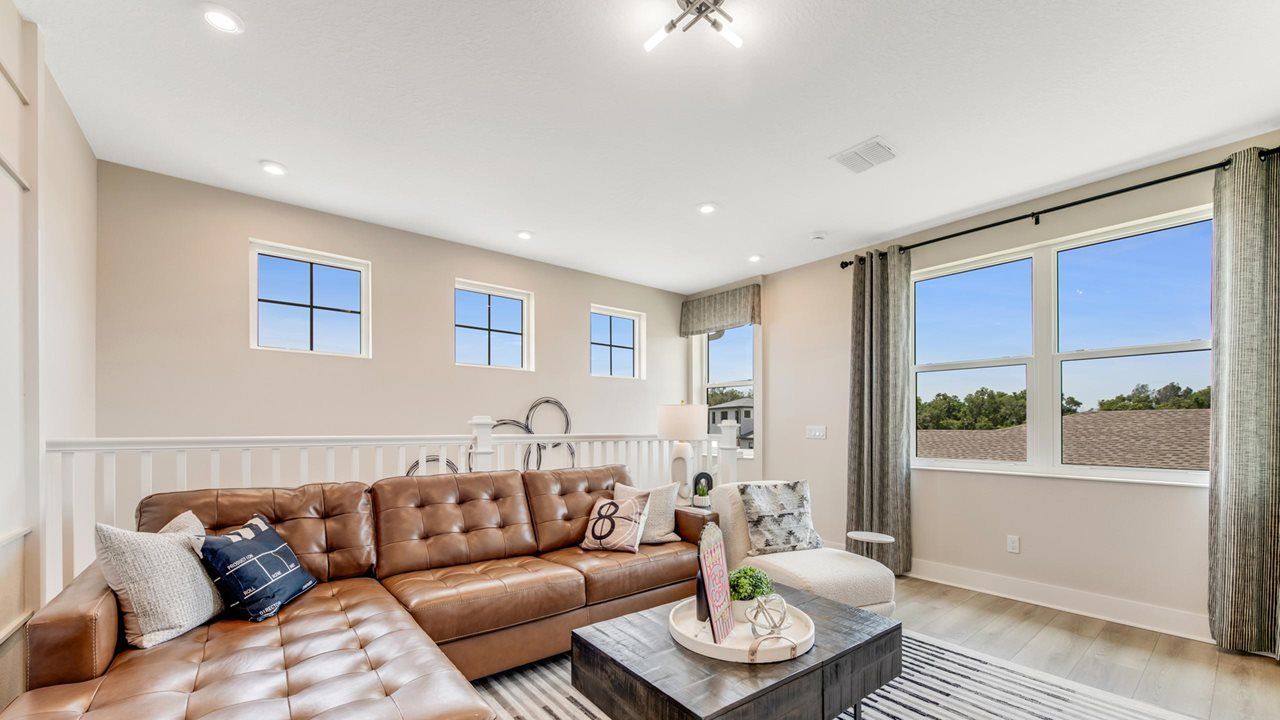 Laura Model | Bonus Room