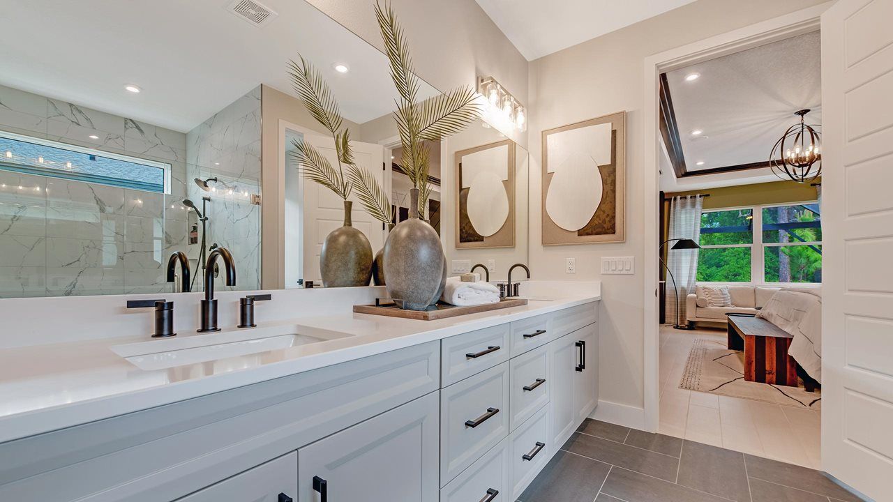 Pearl Model | Owner's Bath