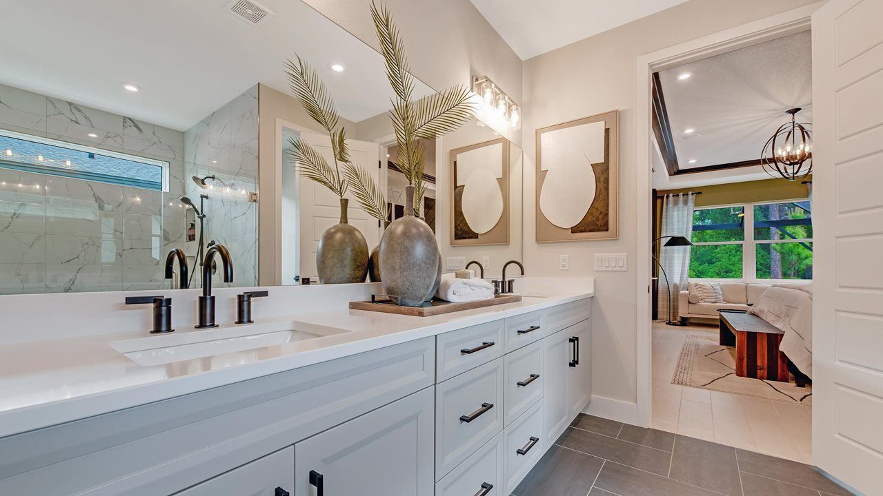 Pearl Model | Owner's Bath