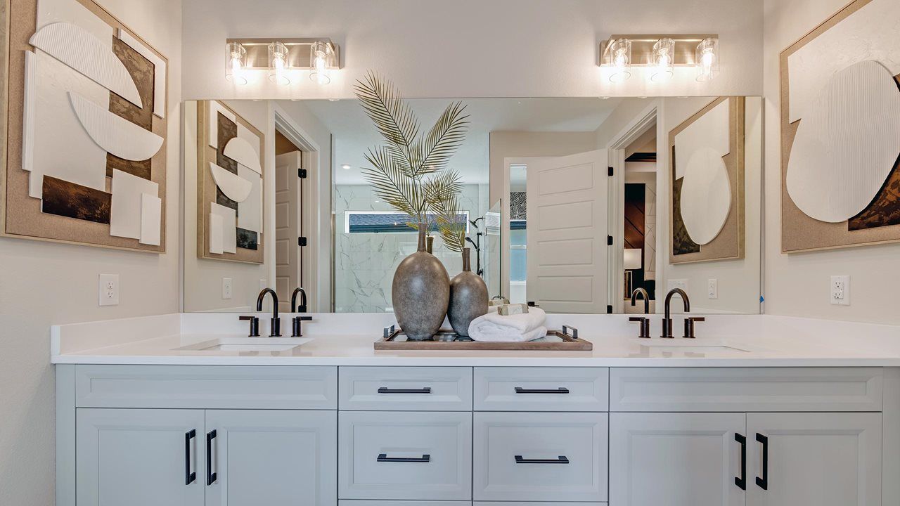 Pearl Model | Owner's Bath