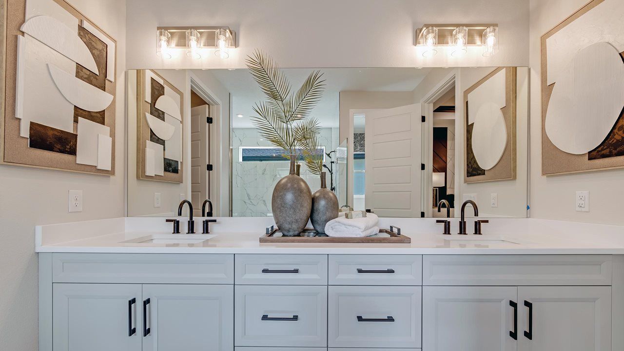 Pearl Model | Owner's Bath
