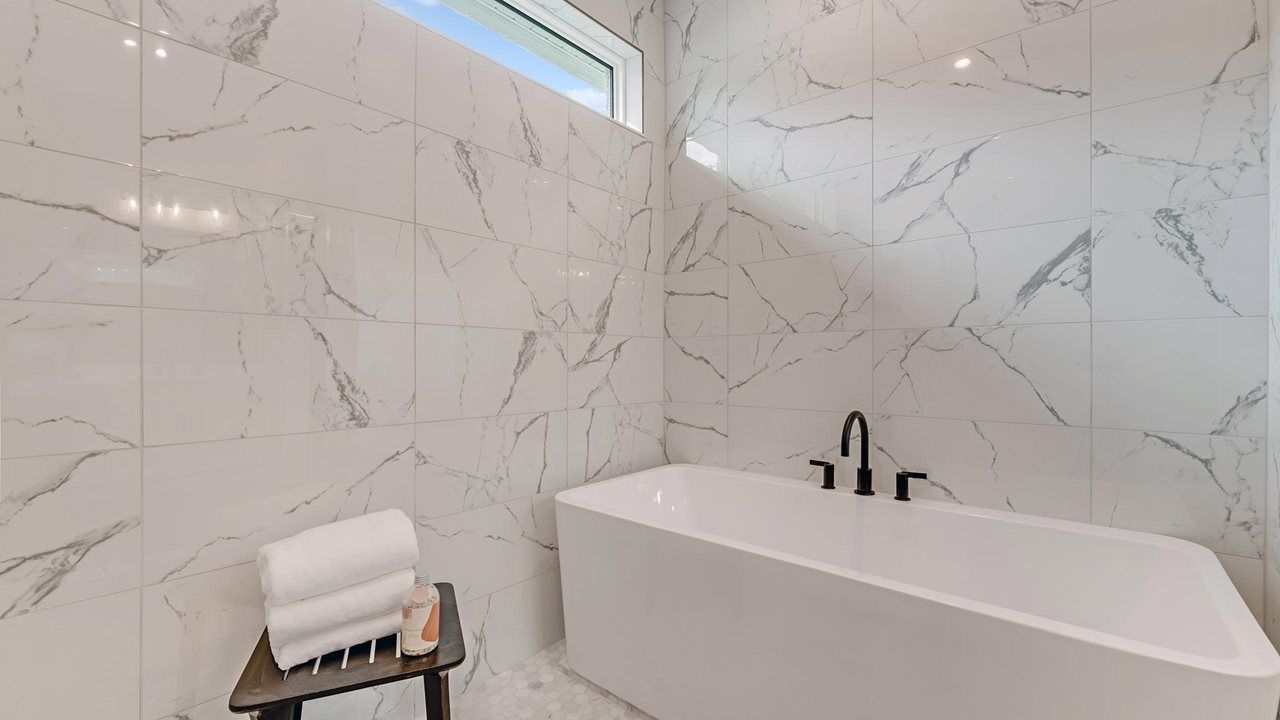 Pearl Model | Owner's Bath