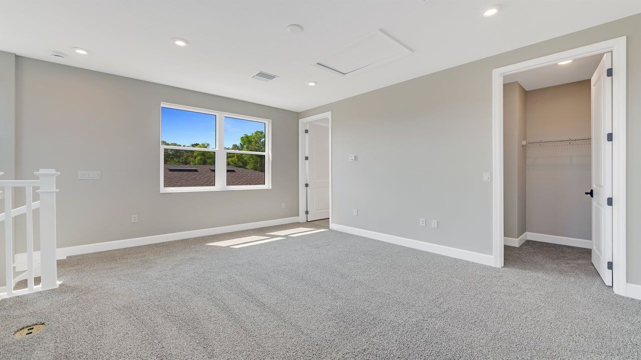 Laura Model | Bonus Room