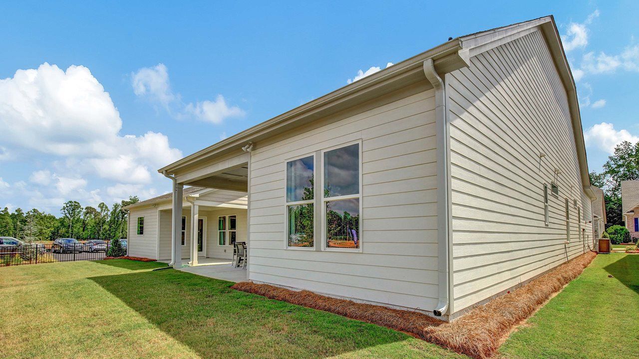 Caroline Model | Rear Exterior