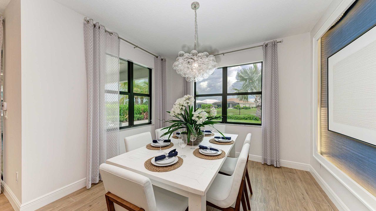 Dining Area - Model shown is without Bonus Room