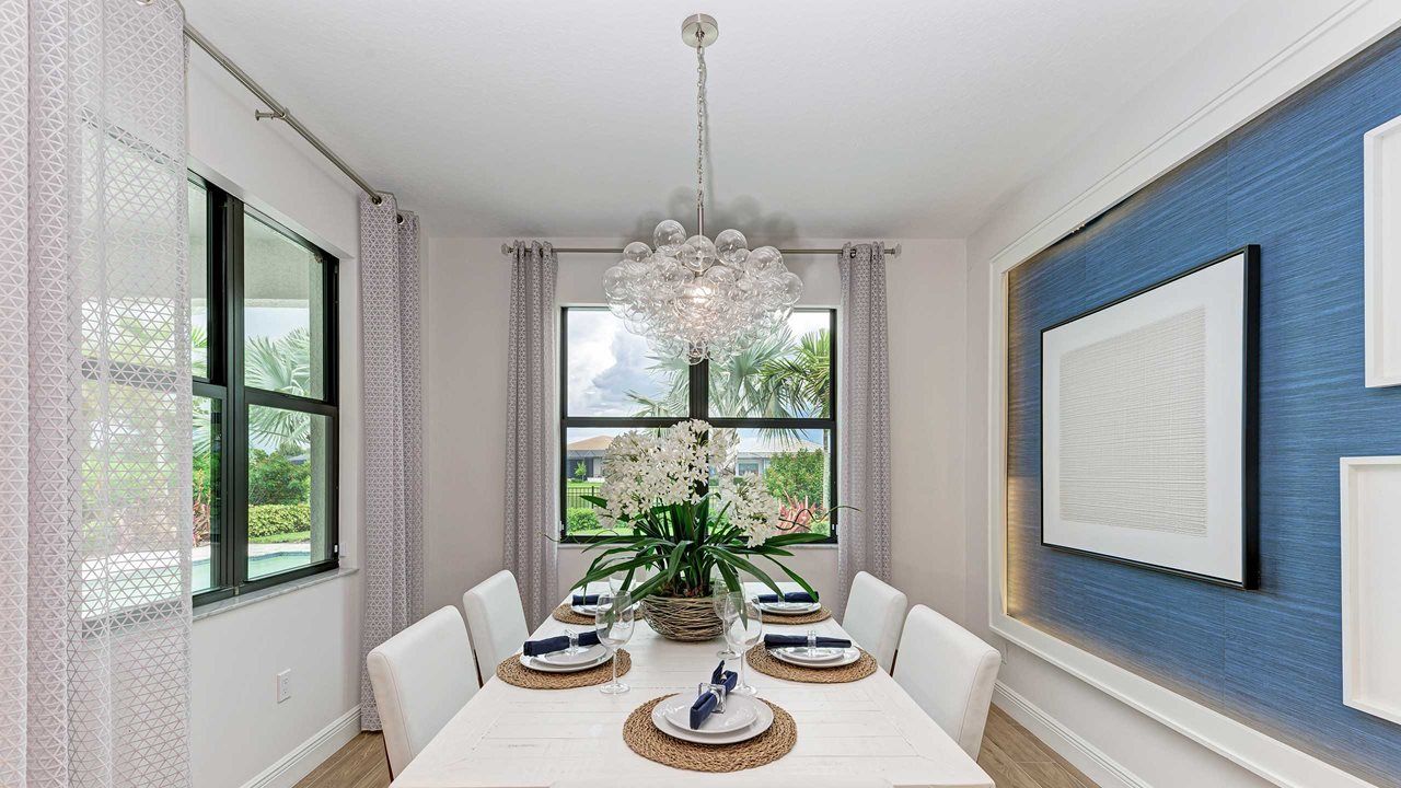 Dining Area - Model shown is without Bonus Room