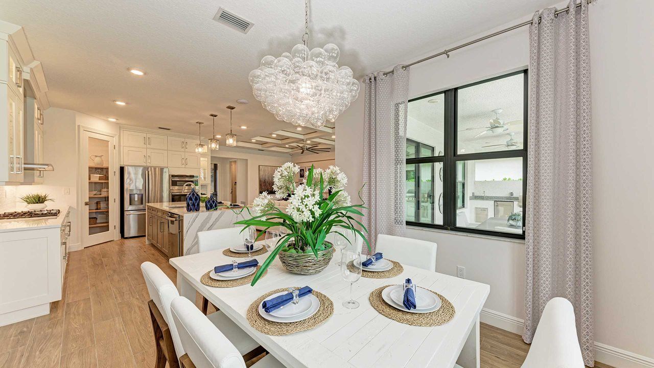 Dining Area - Model shown is without Bonus Room