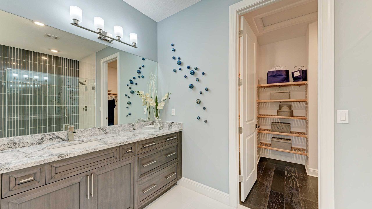 Owner's Bath - Model shown is without Bonus Room