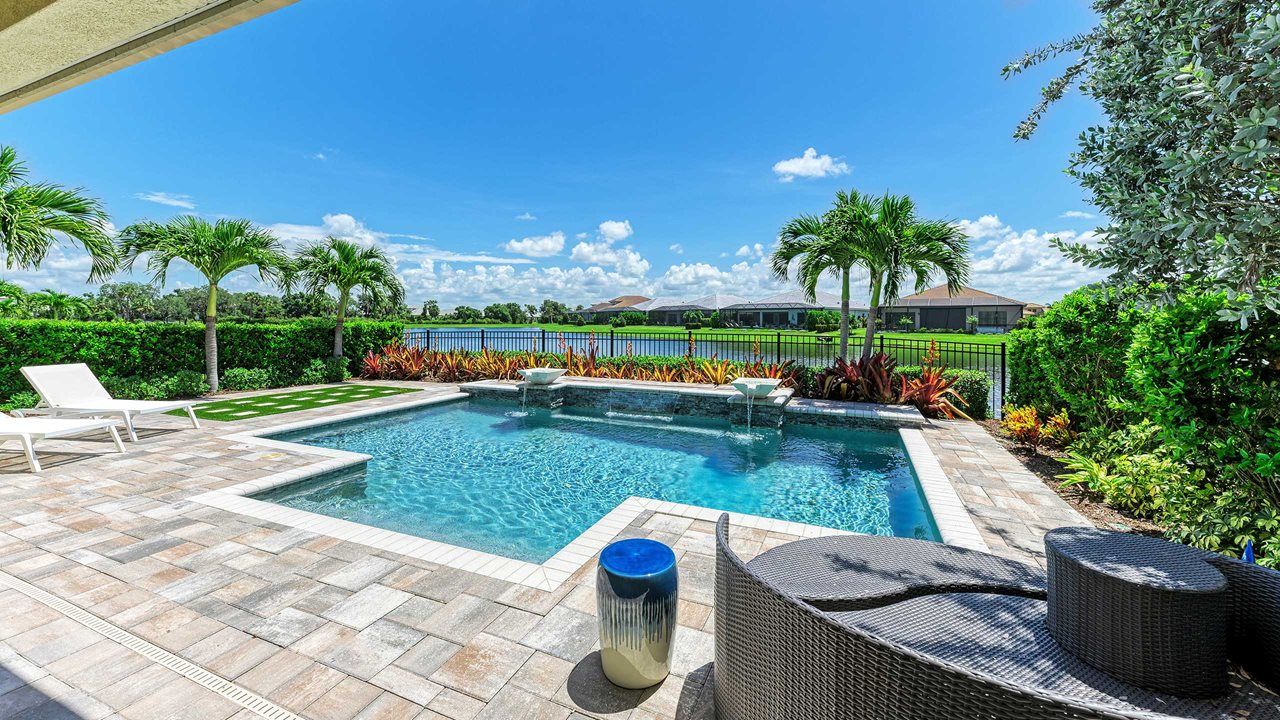 Pool - Model shown is without Bonus Room
