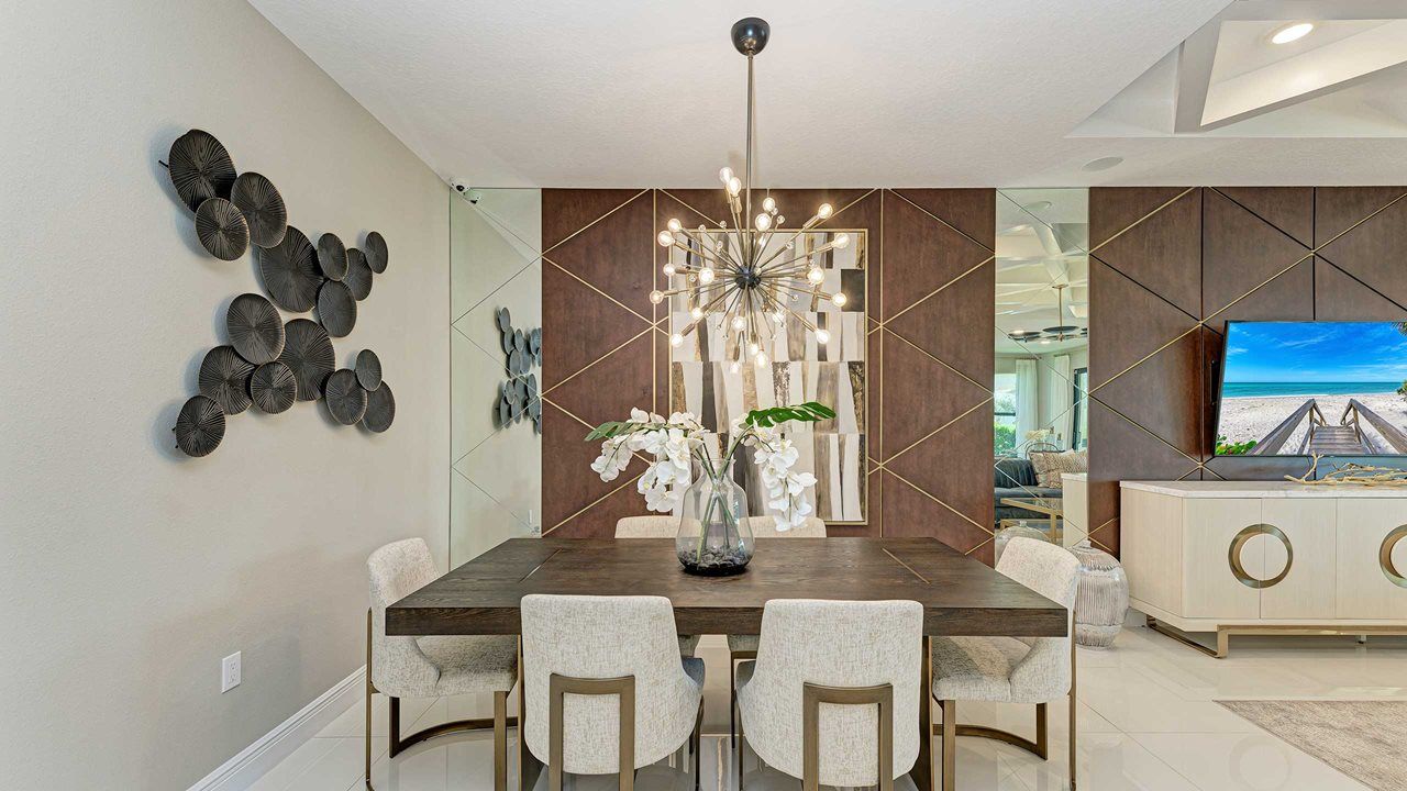 Dining Area - Model shown is without Bonus Room