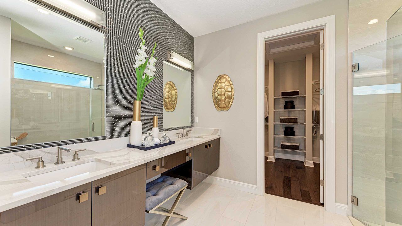 Owner's Bath - Model shown is without Bonus Room