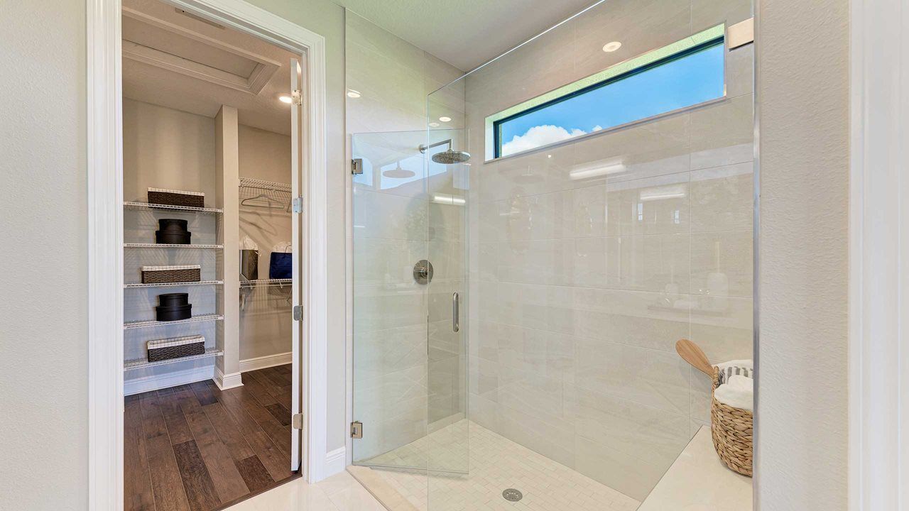 Owner's Bath - Model shown is without Bonus Room
