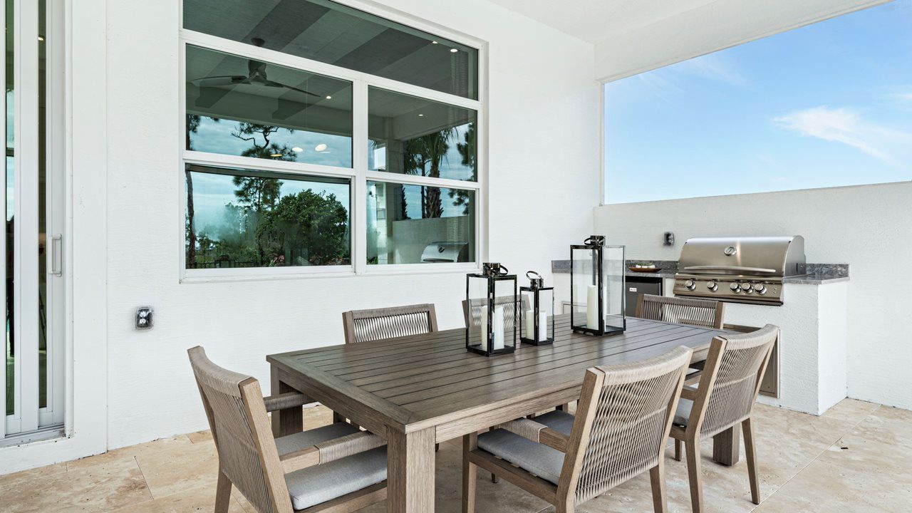 Lanai/ Backyard