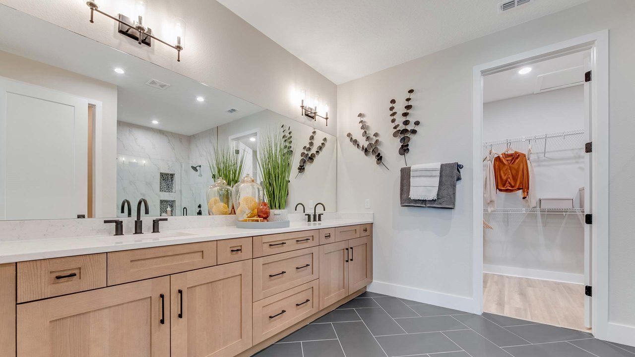 Jade Model Home | Owner's Bath - Model shown is from sister community
