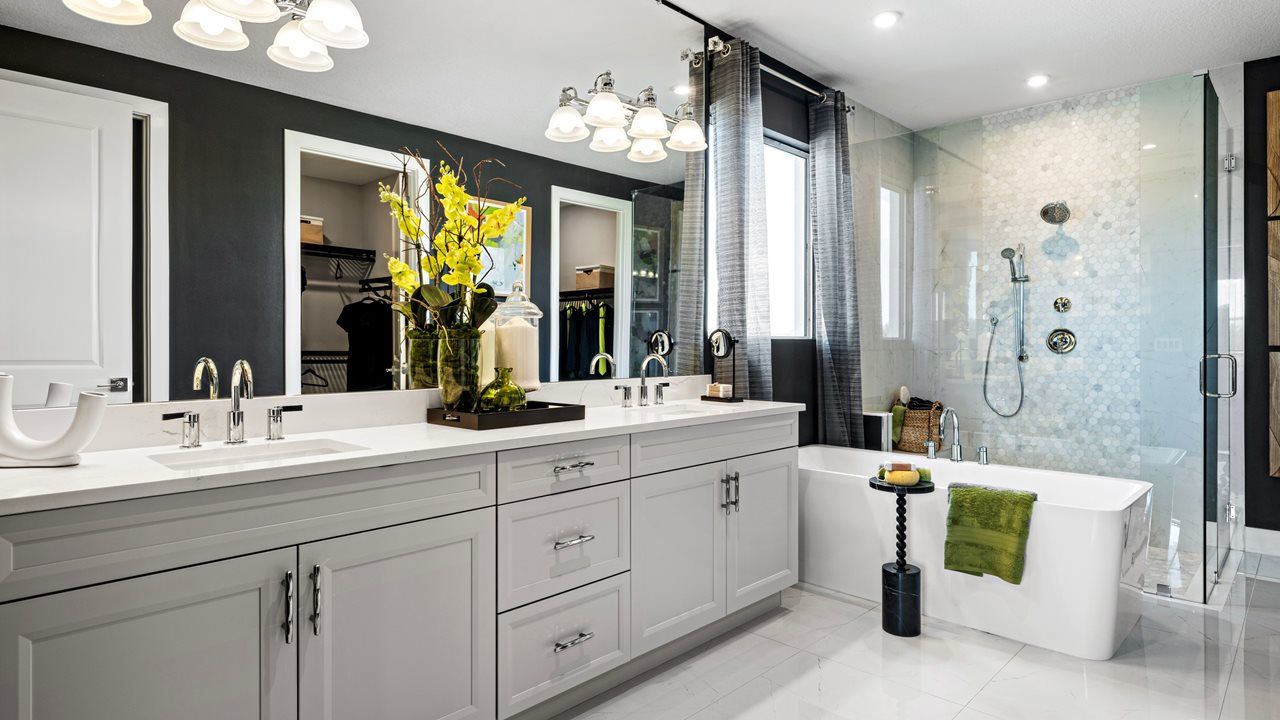 Sarah Model | Owner's Bath