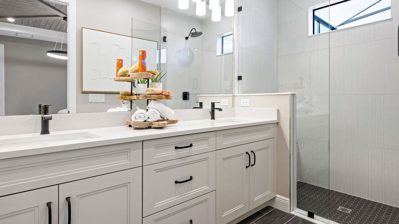Eva Model Home | Owner's Bath