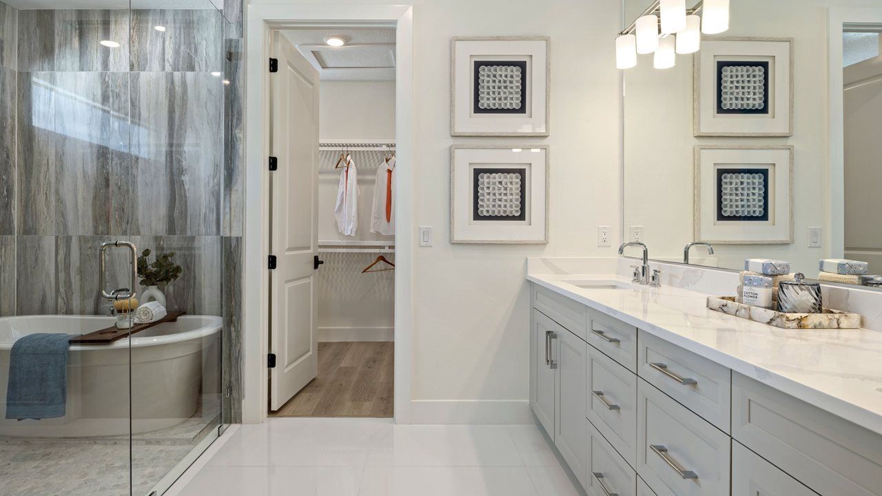 Pearl Model Home | Owner's Bath & WIC